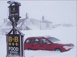 Семь англичан просидели в занесенном снегом пабе восемь дней, пока до них не добрался снегоочиститель