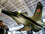 На этот раз в экспозиции РФ не  было ни одного настоящего самолета, одни пластмассовые модели, зато в  избытке были представлены военные технологии Китая 