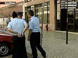 Сейчас инцидентом заинтересовалась португальская полиция. Правоохранители изучают сведения об упавших на людей и машины кусках металла от самолета