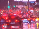 Снегопад значительно осложнил ситуацию на московских дорогах в среду утром