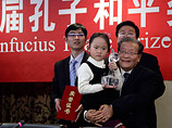 В Пекине в четверг впервые была вручена премия мира имени Конфуция. Ее получил почетный председатель партии "Гоминьдан" Лянь Чжань за вклад в развитие отношений между материковым Китаем и островом Тайвань