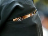 В некоторых семьях Саудовской Аравии по-прежнему сохраняется древняя традиция скрывать свое лицо даже от близких родственников