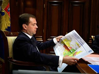 В ноябре 2009 года президент РФ Дмитрий Медведев в ежегодном послании федеральному собранию РФ предложил рассмотреть возможность сокращения количества часовых поясов