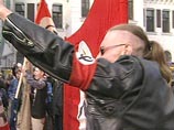 В Петербурге футбольные фанаты перекрыли проспект. В ОМОН полетели куски льда и бутылки В Петербурге футбольные фанаты перекрыли проспект. В ОМОН полетели куски льда и бутылки