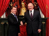 Белорусская оппозиция уверена, что президент Александр Лукашенко, побывавший с визитом в Москве на прошлой неделе, согласился на все условия российской стороны при подписании контрактов в нефтегазовой сфере в обмен на его признание Кремлем в качестве леги