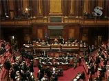 Сенат Италии отказался вынести вотум недоверия правительству Берлускони
