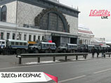Информагентства сообщали, что сотрудники милиции с раннего утра усиливают меры безопасности в районе Киевского вокзала