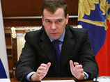 Медведев не решился увеличить рабочую неделю - это "невозможно в условиях России"