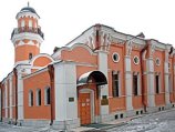 Возле Исторической мечети в Москве собралось около 200 представителей национальных диаспор