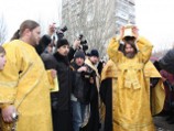 Накануне верующие Запорожья во главе с владыкой Иосифом встретили частицу мощей святителя Николая, доставленную отцом Федором Конюховым из Италии Накануне верующие Запорожья во главе с владыкой Иосифом встретили частицу мощей святителя Николая, доставленную отцом Федором Конюховым из Италии