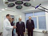 Путин пообещал не оставить в беде кардиолога Хренова: "Вы нам звоните, если что" Путин пообещал не оставить в беде кардиолога Хренова: "Вы нам звоните, если что"