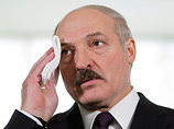 Действующий президент Белоруссии Александр Лукашенко лидирует с результатом 79,67% голосов после подсчета 100% бюллетеней на президентских выборах