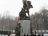 Сегодня в Москве на Поклонной горе открыли монумент в память о солдатах Великой Отечественной войны - представителях всех республик и национальностей Советского Союза, вместе защитивших свою Родину и весь мир от фашизма