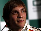 Виталий Петров продолжит выступление в "Формуле-1" в составе Renault
