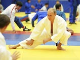Владимир Путин провел тренировку с российскими борцами

