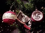 Накануне католического Рождества британская газета The Daily Mail опубликовала цветные фотоснимки, изображающие Адольфа Гитлера и его приближенных, которые собрались на праздничный вечер 18 декабря 1941 года в мюнхенском ресторане Lowenbraukeller