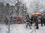 Москву сковало льдом. Тротуары после дождя превратились в каток