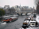 Сильные снегопады и дожди привели к резкому подъему уровня воды в Сене в черте Парижа
