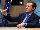 Эксперты: Медведев не критиковал Путина, а добивался расположения интеллектуального меньшинства