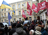 Перед зданием Печерского райсуда Киева сторонники Луценко провели пикет в его поддержку