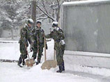СМИ: Российская власть привлекает армию к расчистке снега и поддержанию порядка