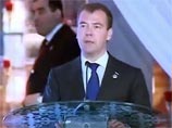 Кто из политиков РФ удивил в 2010 году: Путин пел, Медведев учил казахский, Илюмжинов летал на НЛО, Лужков сочинял