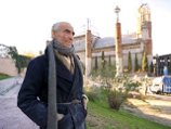 Необычную церковь практически в одиночку строит пожилой мадридец. Материалом ему служит все, что попадается под руку. Сегодня Дону Хусто 85 лет Необычную церковь практически в одиночку строит пожилой мадридец. Материалом ему служит все, что попадается под руку. Сегодня Дону Хусто 85 лет