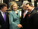 Чавес и Клинтон широко улыбались, шутили и мирно о чем-то беседовали