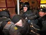 Порядка 20 сторонников одного из лидеров "Солидарности" Бориса Немцова задержали при попытке организовать одиночные пикеты возле изолятора