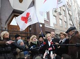 Кроме того, Тимошенко поблагодарила представителей украинской интеллигенции, которые в декабре выступили против политических репрессий, за поддержку Кроме того, Тимошенко поблагодарила представителей украинской интеллигенции, которые в декабре выступили против политических репрессий, за поддержку