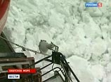 Премьер-министр РФ Владимир Путин связался по телефону с моряками, которые оказались зажаты во льдах в Охотском море