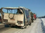 В Углегорском районе Сахалина рейсовый автобус "ПАЗ" столкнулся с "КамАЗом" и опрокинулся в кювет - пострадали 14 пассажиров автобуса