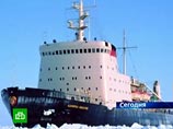 В Охотском море началась операция по спасению застрявших в льдах моряков
