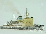 Ледокол "Адмирал Макаров" спасает из ледового плена судно "Профессор Кизиветтер"