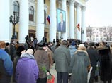 В Челябинске в театре оперы и балеты имени Глинки началась официальная церемония прощания с бывшим губернатором Челябинской области Петром Суминым В Челябинске в театре оперы и балеты имени Глинки началась официальная церемония прощания с бывшим губернатором Челябинской области Петром Суминым