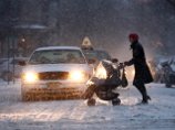 На северо-восток США надвигается снежная буря: отменены тысячи авиарейсов, закрываются школы