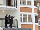 Медведев зашел в гости к военным в "Кузнечики" и пообещал им всем "жилищный рай" к 2012 году