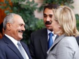 Госсекретарь США Хиллари Клинтон, совершающая турне по странам Персидского залива, нанесла незапланированный визит в Йемен