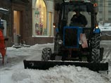 Снегопад в Москве: на улицах слякоть и гололед, машины встали в пробках