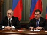 Электоральный рейтинг Владимира Путина упал за полгода на 6%, а Дмитрия Медведева - вырос, но большинство россиян по-прежнему хотели бы видеть кандидатом на выборах президента весной 2012 года Путина