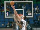 В матче НБА игрок забросил мяч в свою корзину (ВИДЕО) В матче НБА игрок забросил мяч в свою корзину (ВИДЕО)