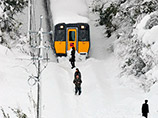 Рекордные снегопады в Японии сегодня привели к гибели трех человек, все они умерли от травм, полученных во время снегоочистительных работ на острове Хоккайдо и на севере острова Хонсю