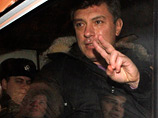 Освободившийся в выходные из изолятора Борис Немцов заявил, что 31 января вновь выйдет митинговать на Триумфальную площадь