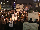 В Осло прошли многотысячные демонстрации в защиту женщины, получившей статус "Норвежца года", однако власти остаются непреклонны