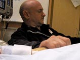 Накануне врачи констатировали улучшение самочувствия Гиффордс и заявили, что оценивают ее состояние уже не как критическое, а как тяжелое Накануне врачи констатировали улучшение самочувствия Гиффордс и заявили, что оценивают ее состояние уже не как критическое, а как тяжелое