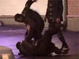 Пьяные милиционеры устроили побоище в московском ночном клубе. Их догнали и избили в соседнем баре Пьяные милиционеры устроили побоище в московском ночном клубе. Их догнали и избили в соседнем баре