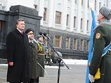 Янукович намерен "с нуля" создавать новую армию Украины Янукович намерен "с нуля" создавать новую армию Украины