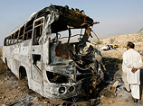 Автобус столкнулся с бензовозом в воскресенье утром в районе города Хайдарабад на юге Пакистана, как минимум 32 человека погибли, девять получили травмы