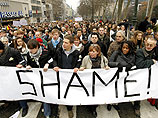 В манифестации, получившей название Shame ("Позор"), принимают участие бельгийцы различных политических взглядов, представляющие как нидерландскоязычное, так и франкофонное население страны