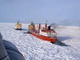 Во льдах в Сахалинском заливе 30 декабря 2010 года застряли рефрижератор "Берег Надежды", научно-исследовательское судно "Профессор Кизеветтер", плавбаза "Содружество". На их борту находились более 400 человек